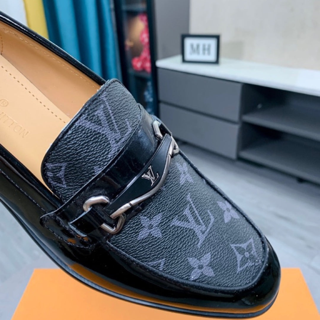 Sapato LV Social Couro Preto Brilhante Monograma azul logo pequena horsebit