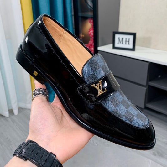 Sapato LV Social Couro Preto Brilhante Xadres com Azul e logo pequena canto