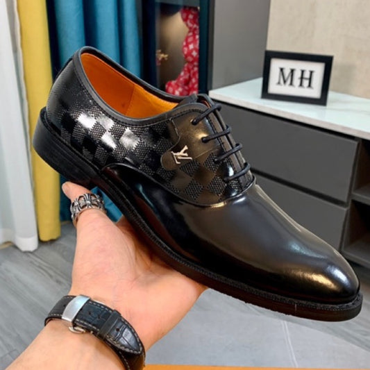 Sapato LV Social Couro Preto detalhes logo lateral