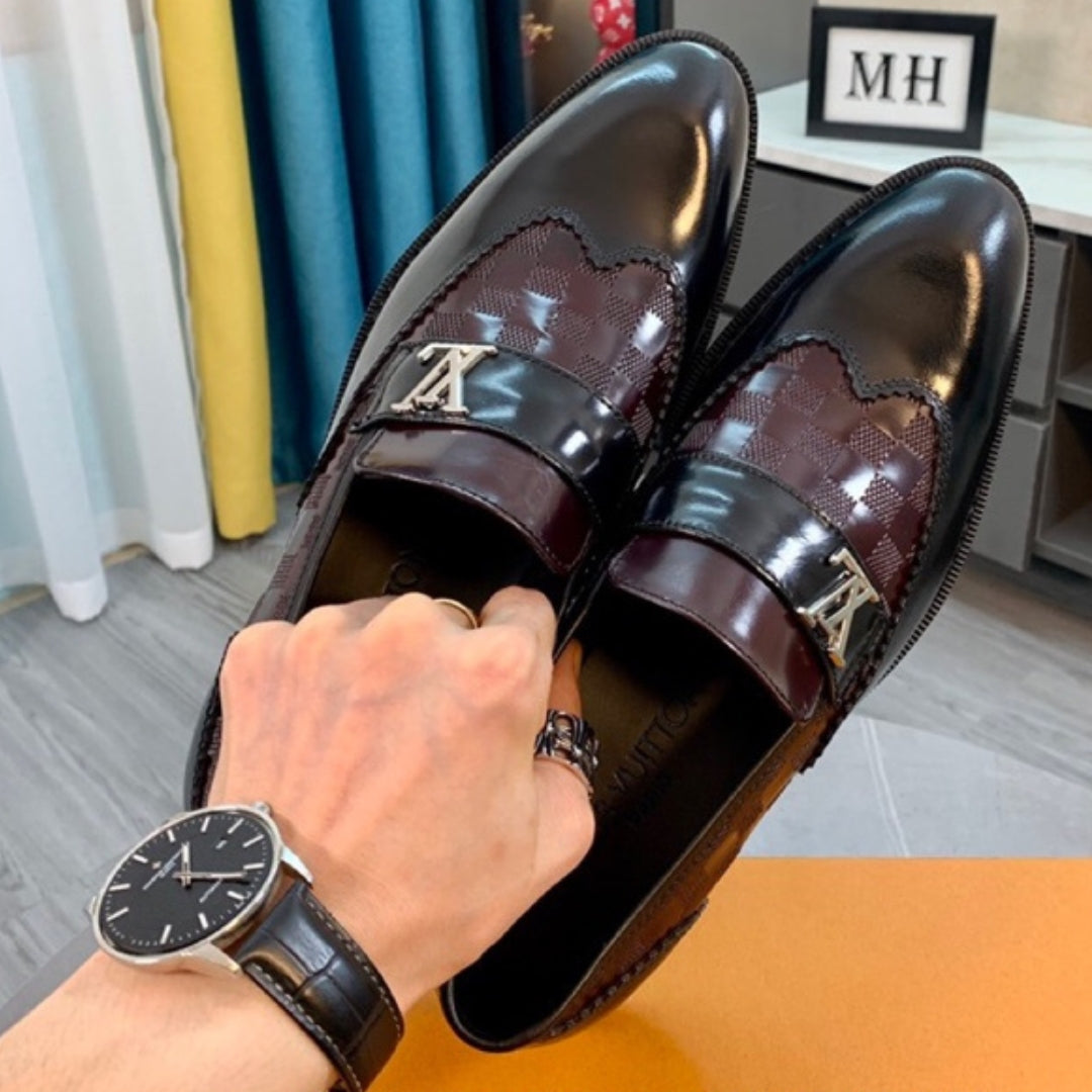 Sapato LV Social Couro Preto e detalhes logo canto