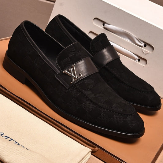 Sapato LV Social Preto Tecido detalhes logo canto