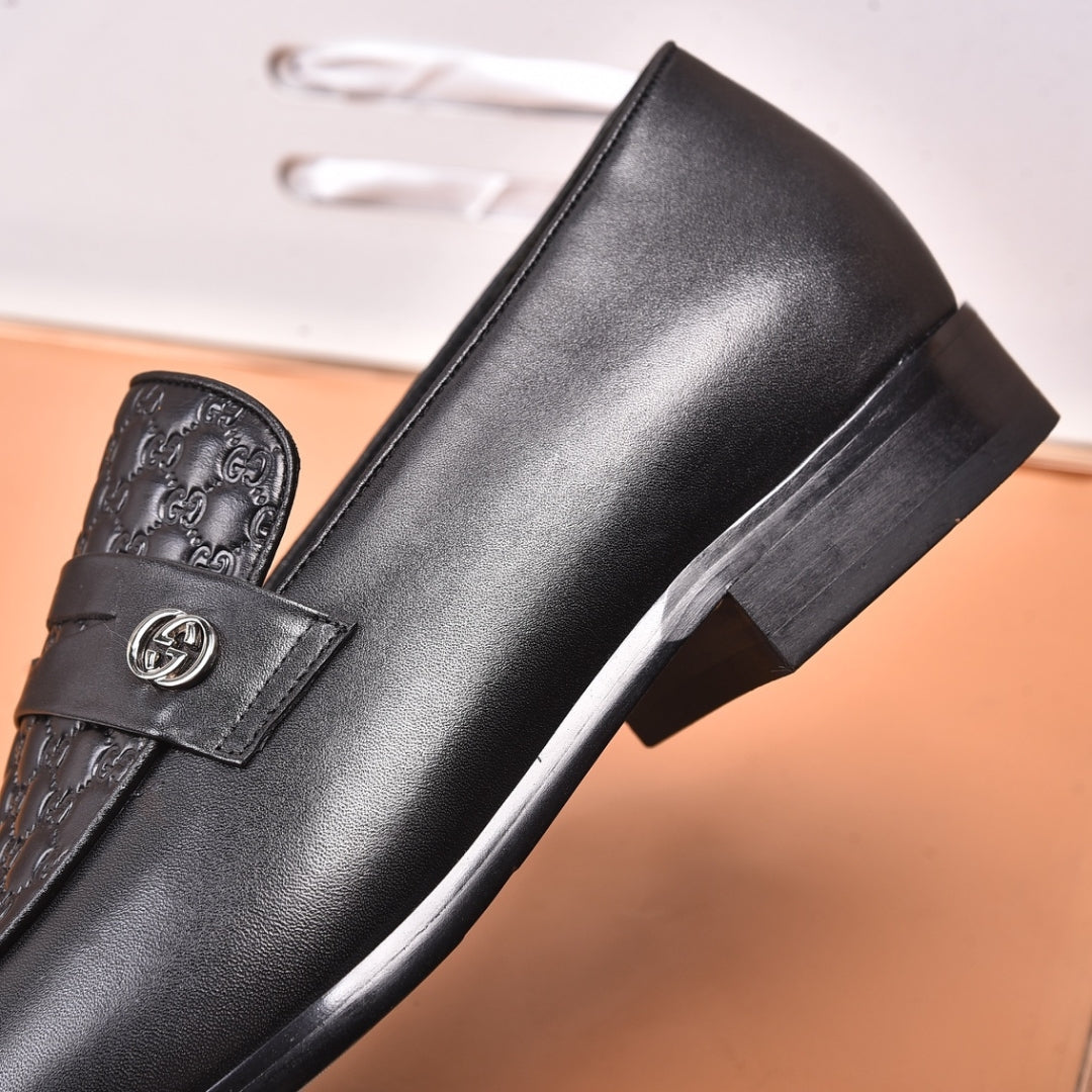 Sapato GG Social Couro Preto com detalhes canvas logo pequena interlocking lado