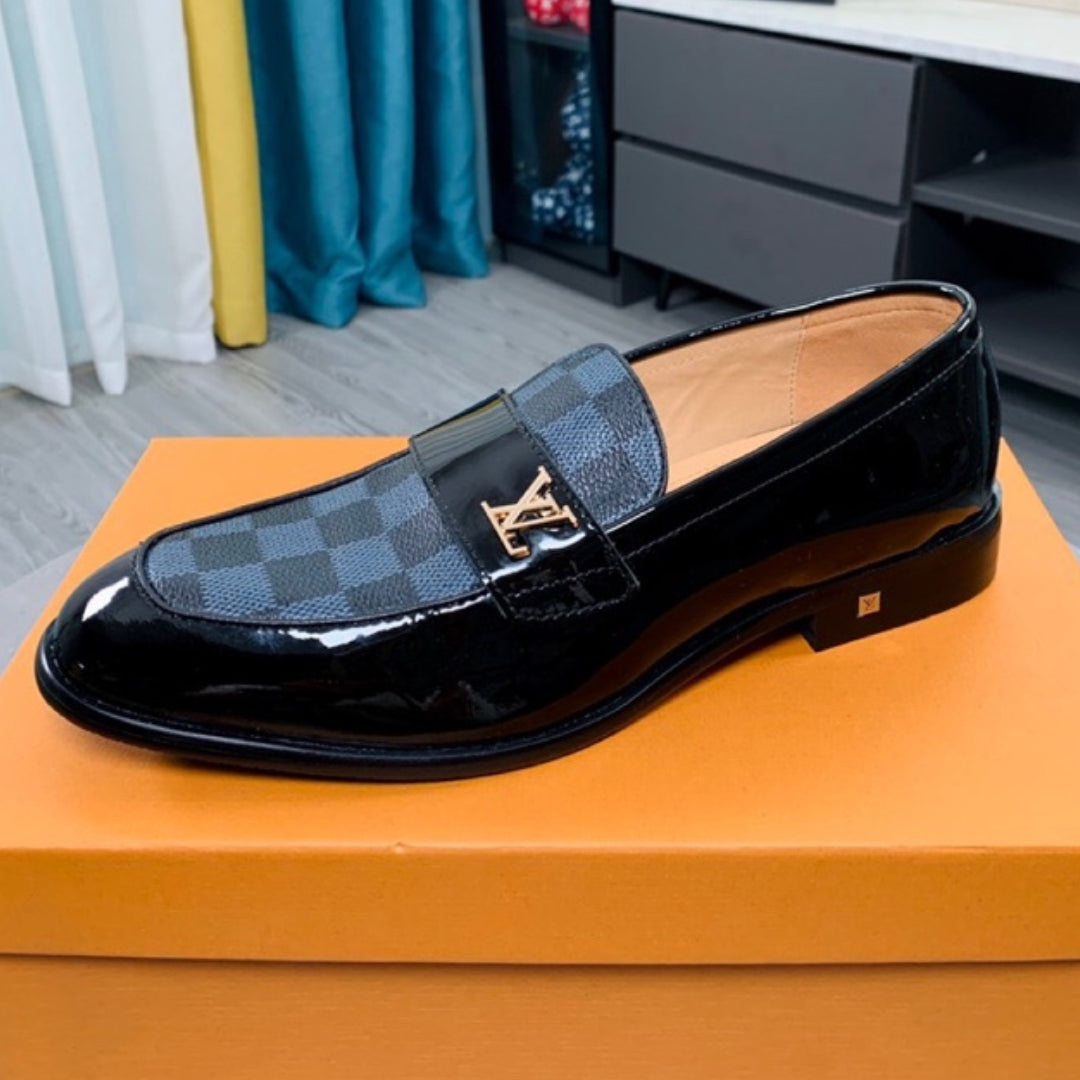 Sapato LV Social Couro Preto Brilhante Xadres com Azul e logo pequena canto