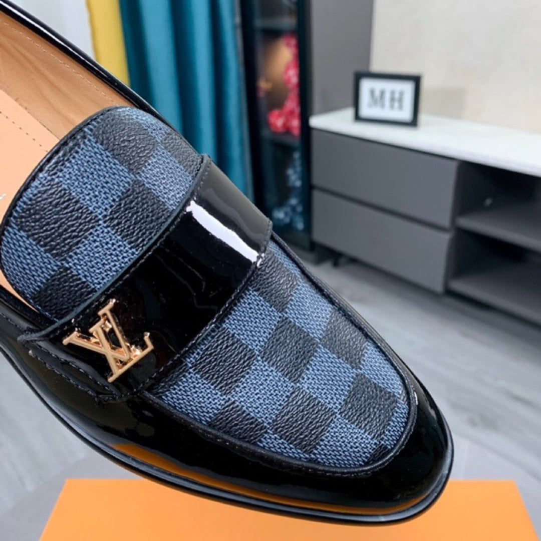 Sapato LV Social Couro Preto Brilhante Xadres com Azul e logo pequena canto