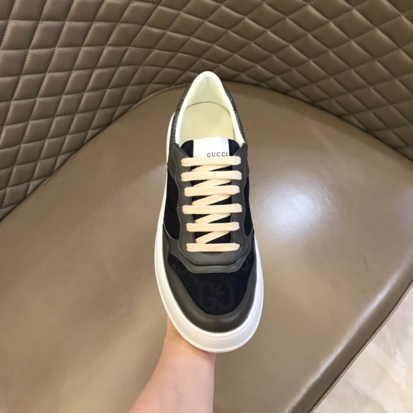 Tenis GG Supreme Cinza com preto e Branco