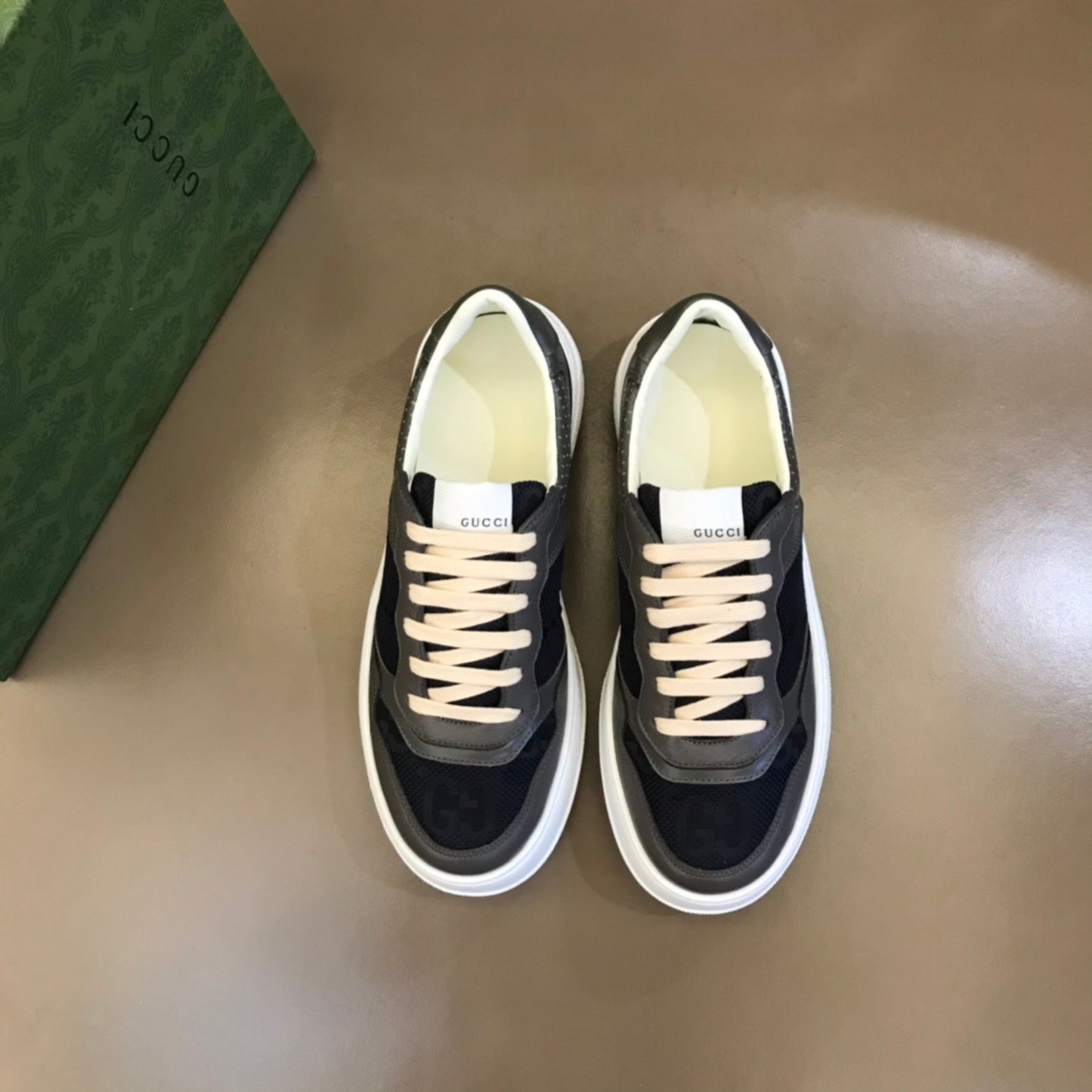 Tenis GG Supreme Cinza com preto e Branco