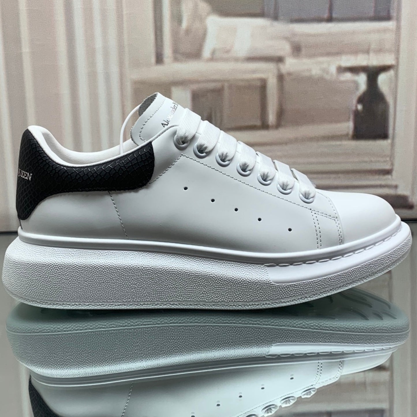 Tênis A Mcq Oversized Couro Branco #1