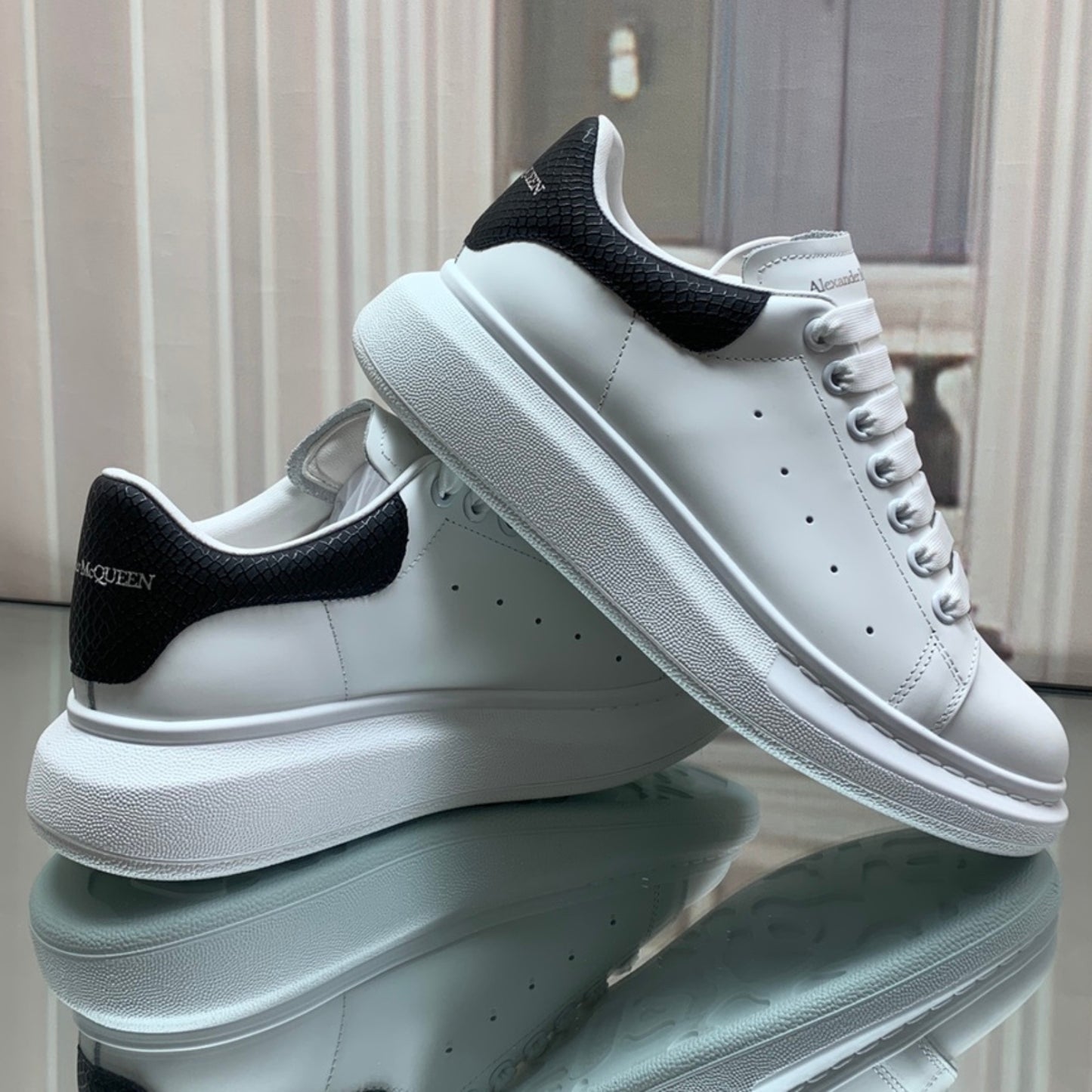 Tênis A Mcq Oversized Couro Branco #1