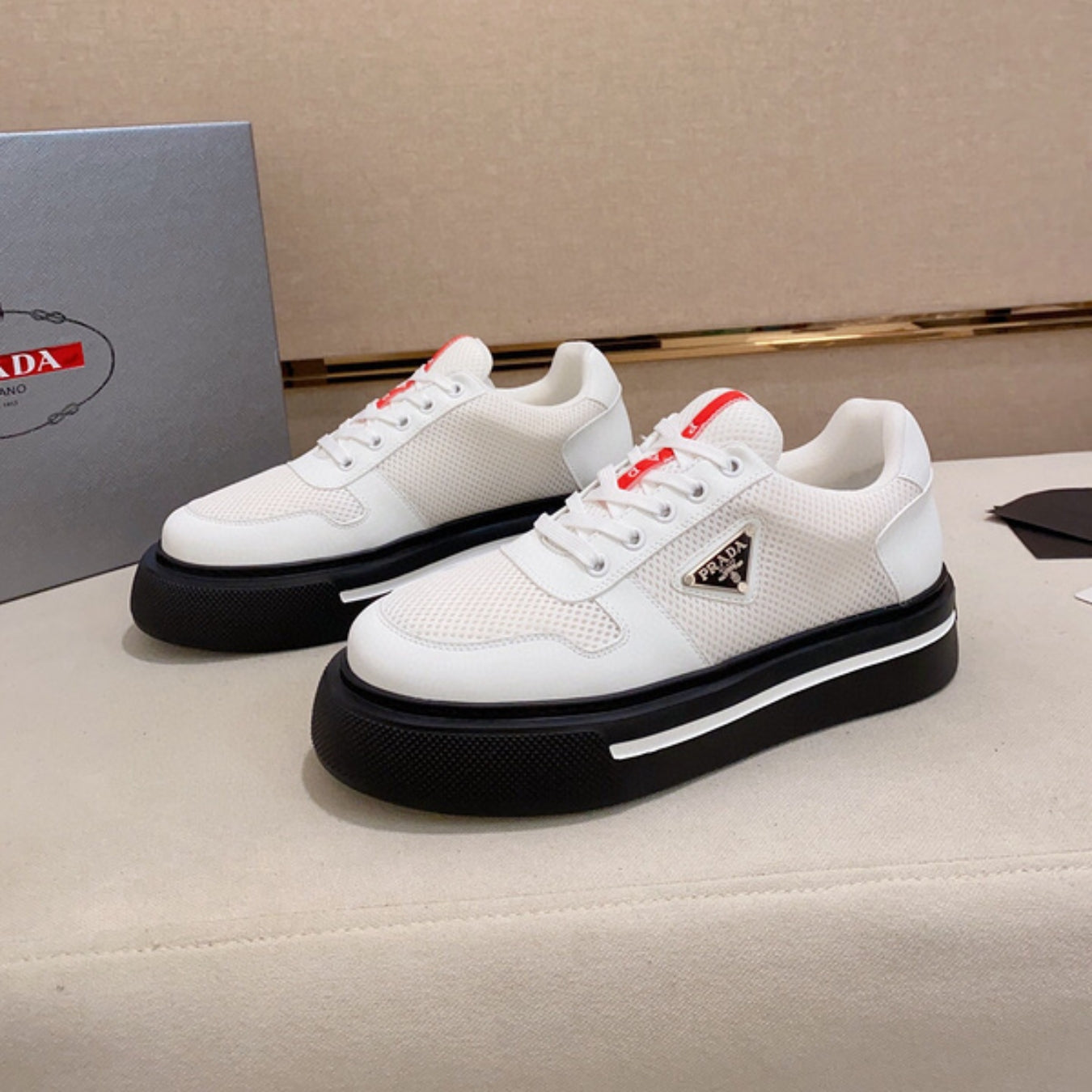 Tenis PD Branco Com preto e Listra