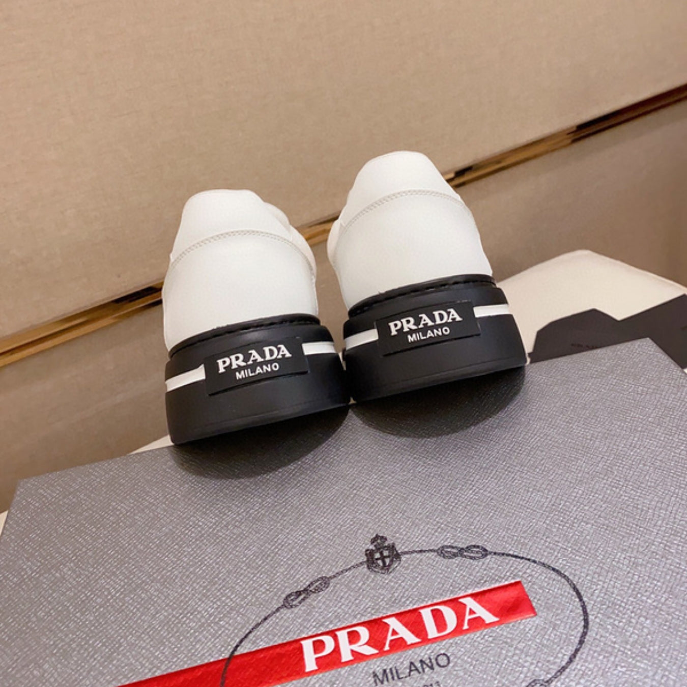 Tenis PD Branco Com preto e Listra