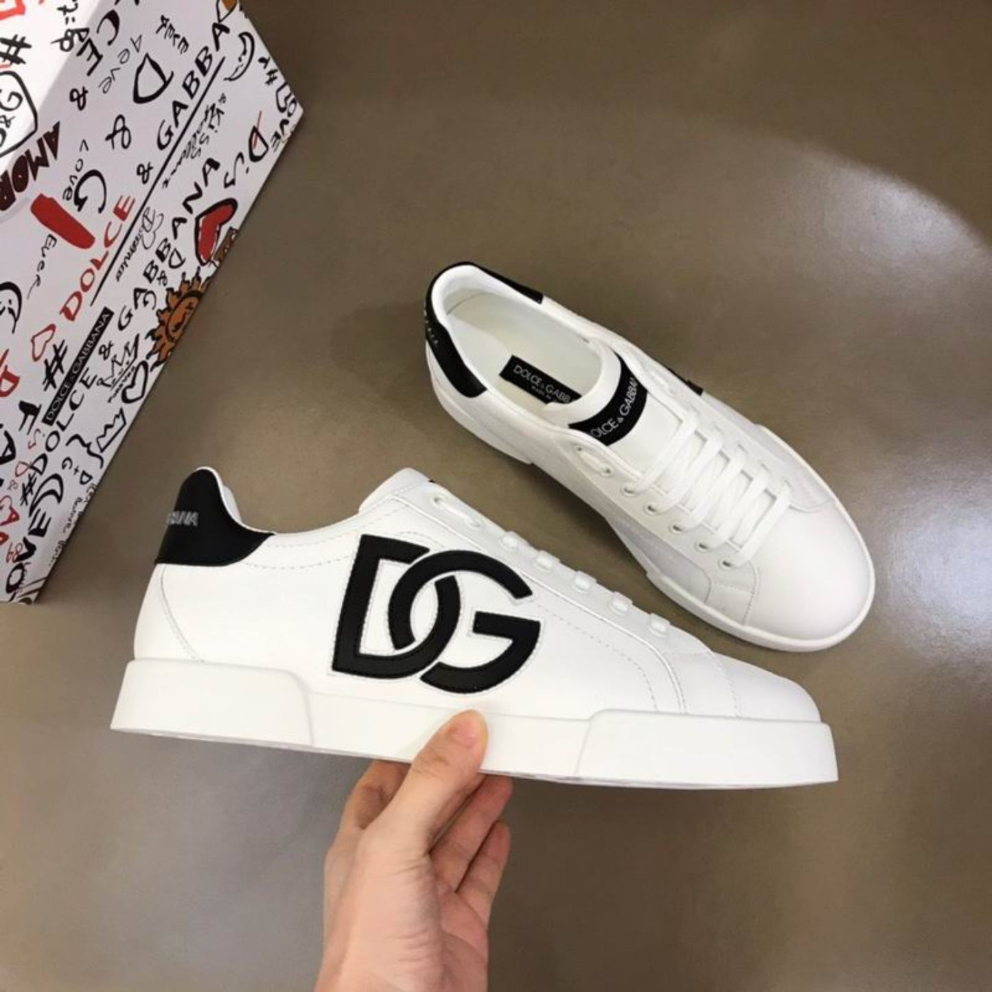 Tenis DG Portofino Couro Branco com Preto Logo Lateral