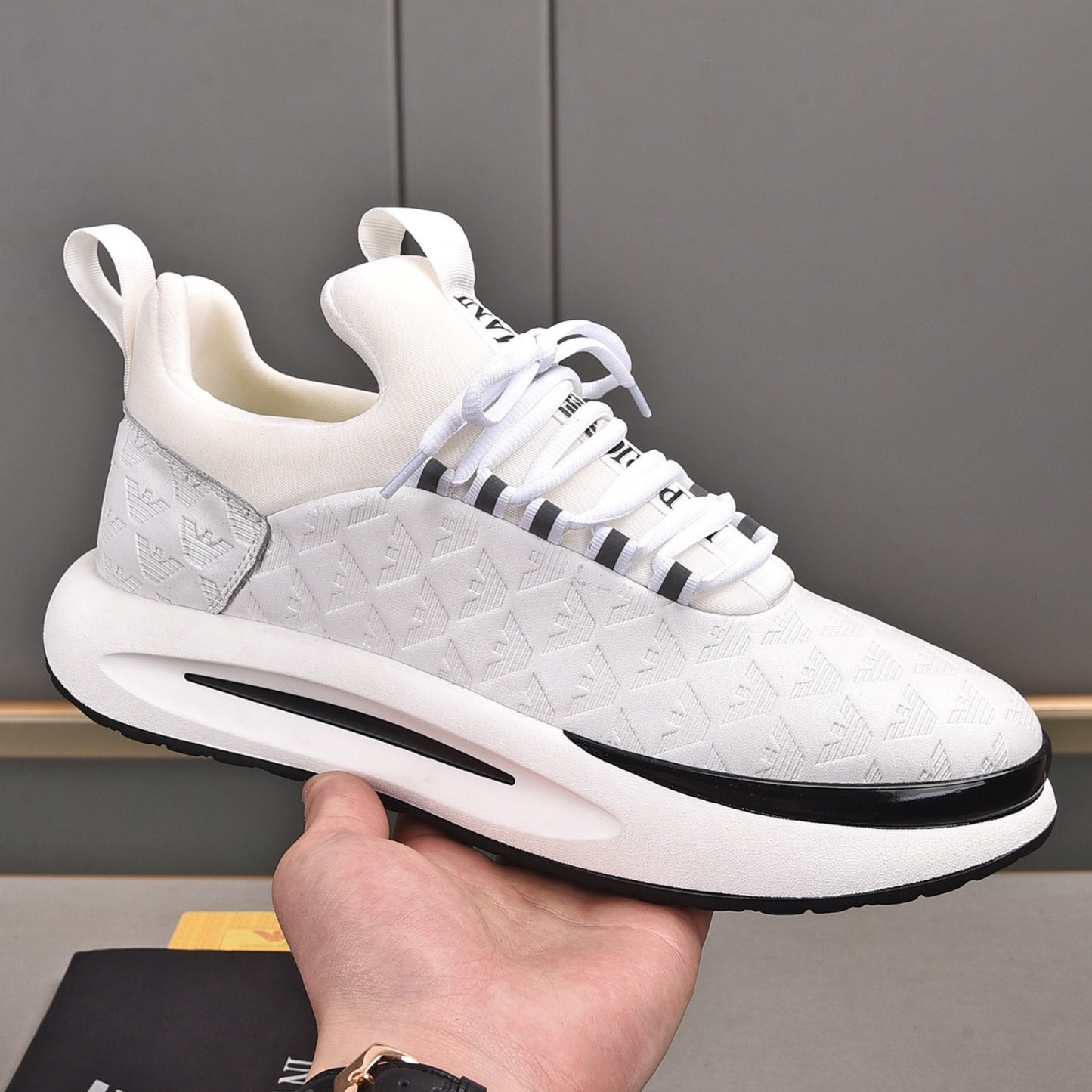 Tenis Arman Branco Casual Couro detalhe Topo