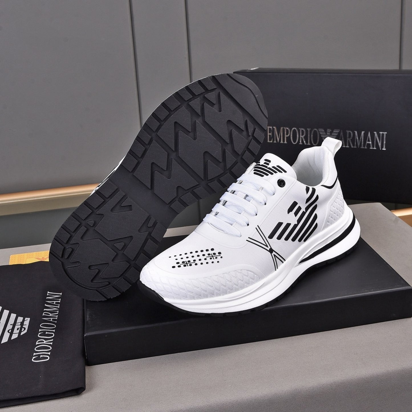 Tenis Arman Branco Casual logo lateral