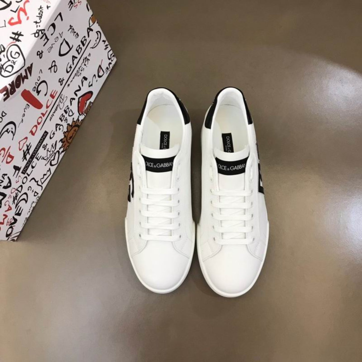 Tenis DG Portofino Couro Branco com Preto Logo Lateral