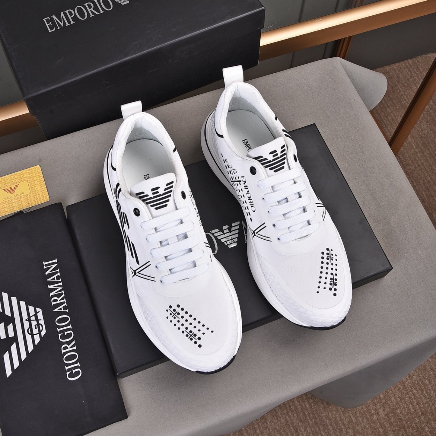 Tenis Arman Branco Casual logo lateral