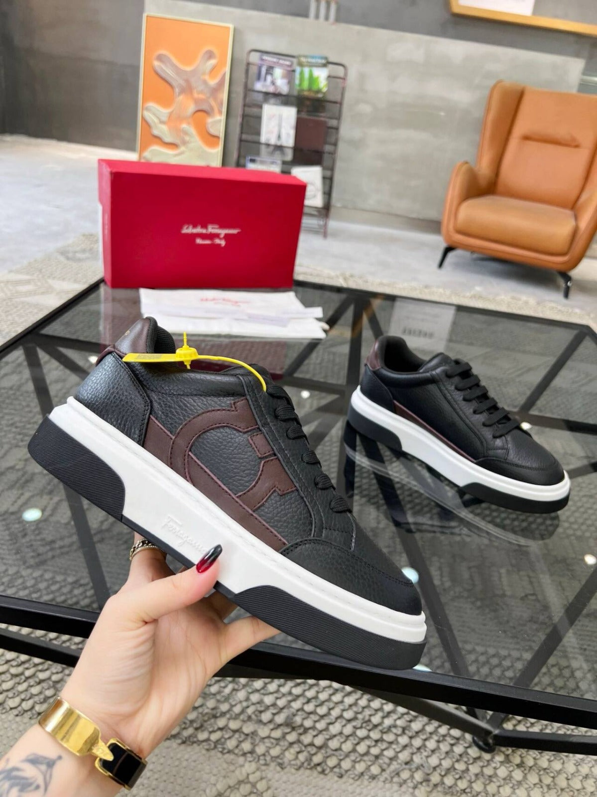 Tenis Ferraga de Couro