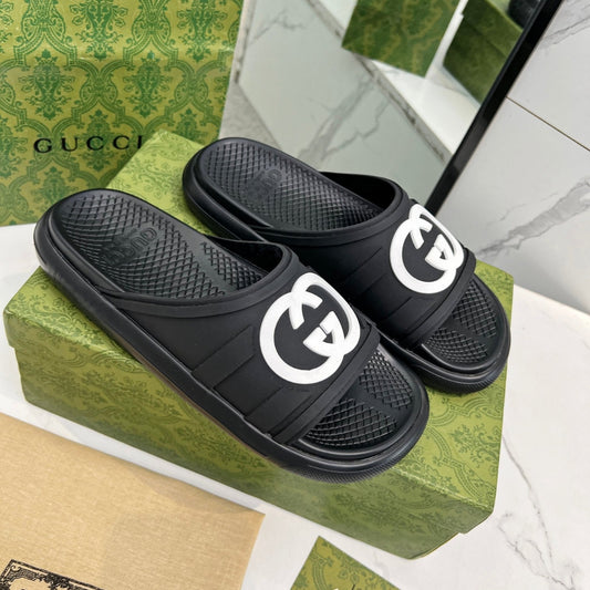 Chinelo Slide GG Interlocking Preto com logo