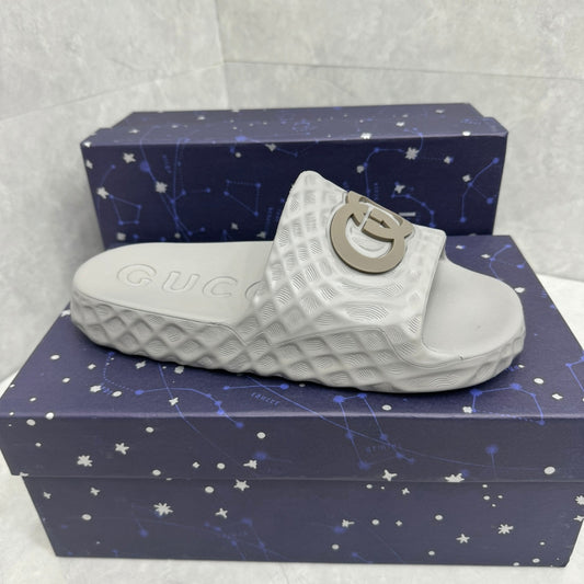 Chinelo GG Slide Interlocking Cinza