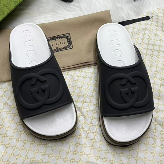 Chinelo Slide GG Interlocking Preto #2 e alto com logo