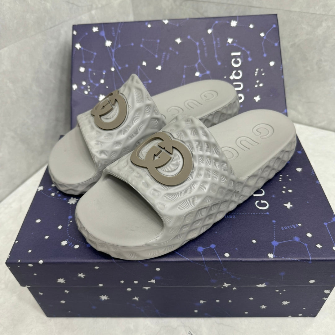 Chinelo GG Slide Interlocking Cinza