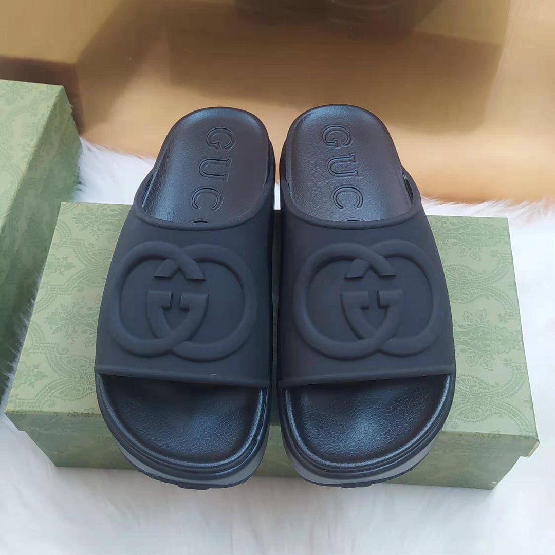 Chinelo Slide GG Interlocking Preto alto com logo