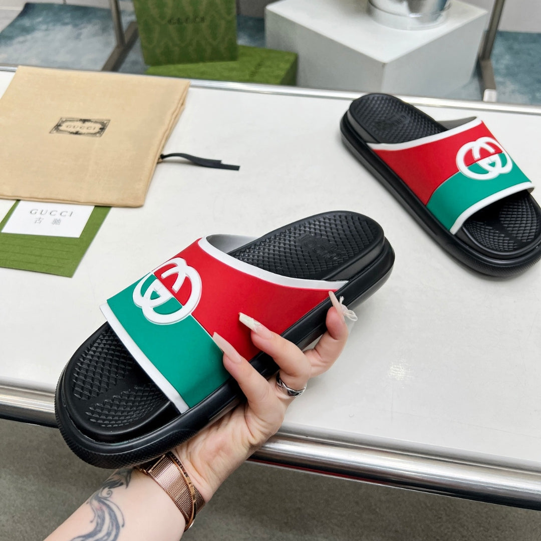 Chinelo Slide GG Interlocking preto com listras web 2