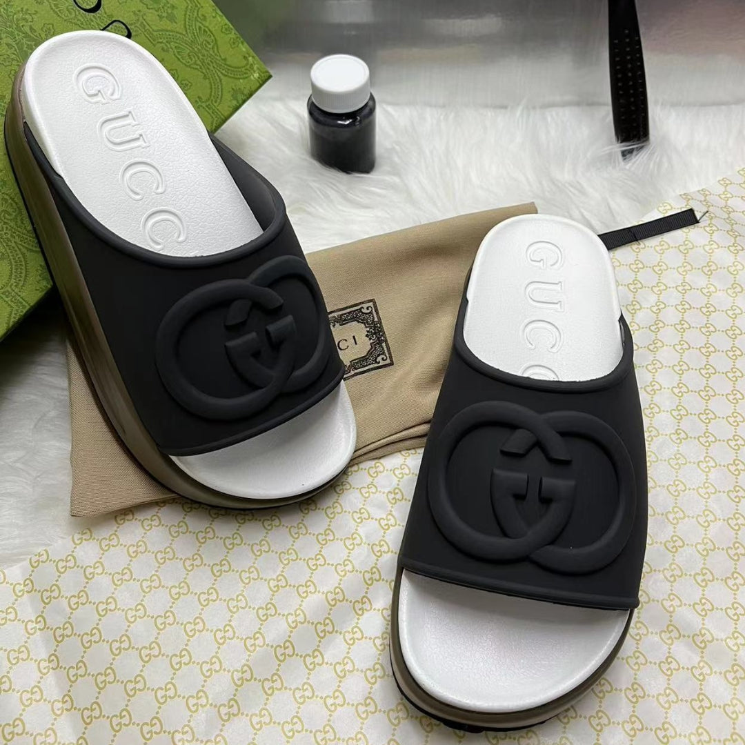 Chinelo Slide GG Interlocking Preto #2 e alto com logo