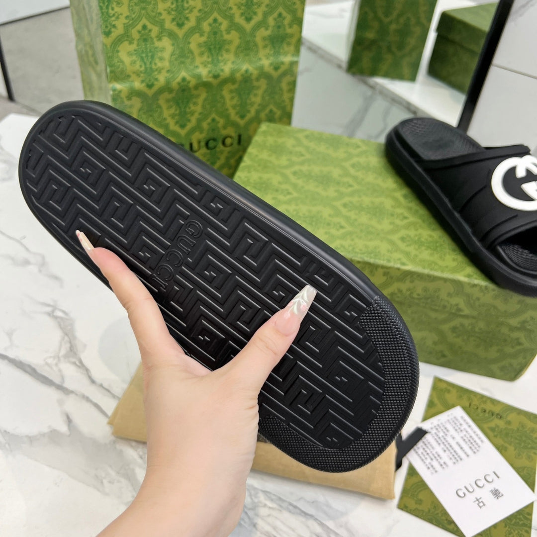 Chinelo Slide GG Interlocking Preto com logo