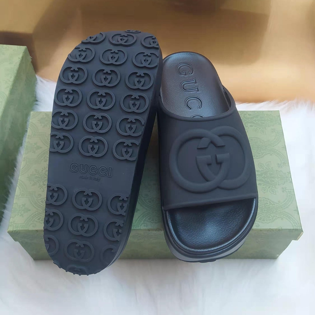 Chinelo Slide GG Interlocking Preto alto com logo