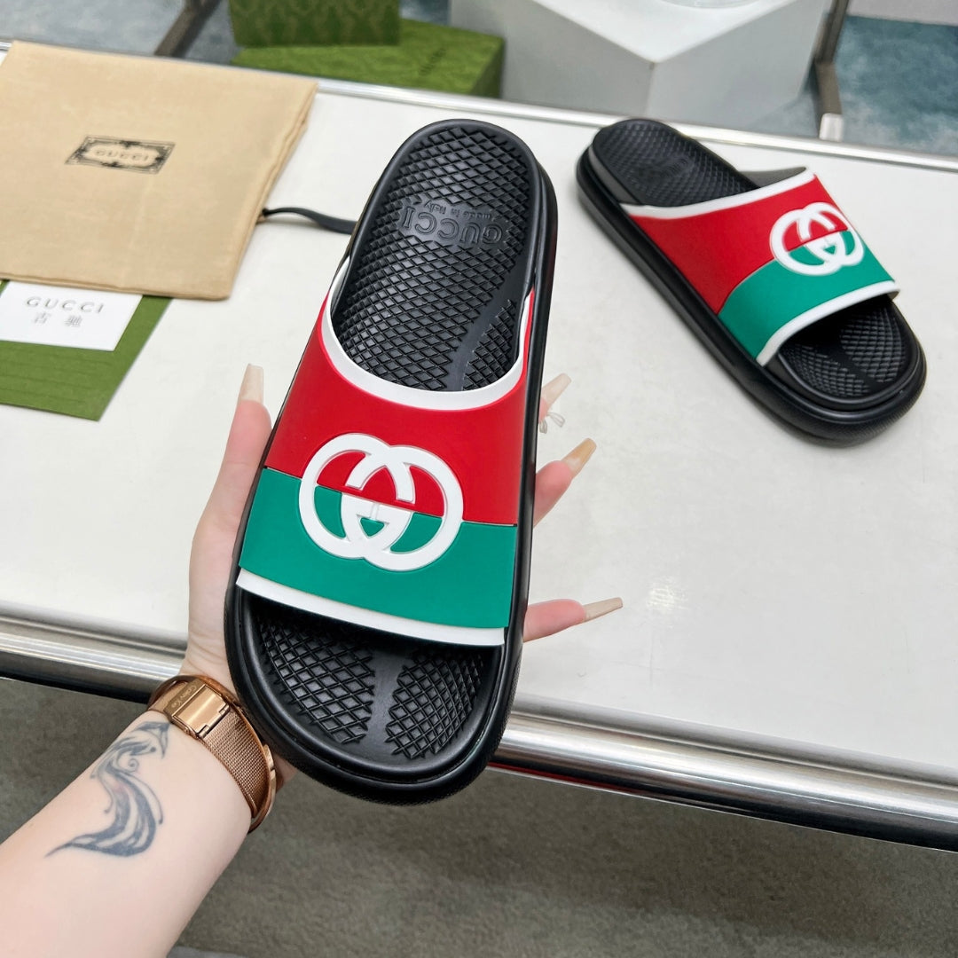Chinelo Slide GG Interlocking preto com listras web 2