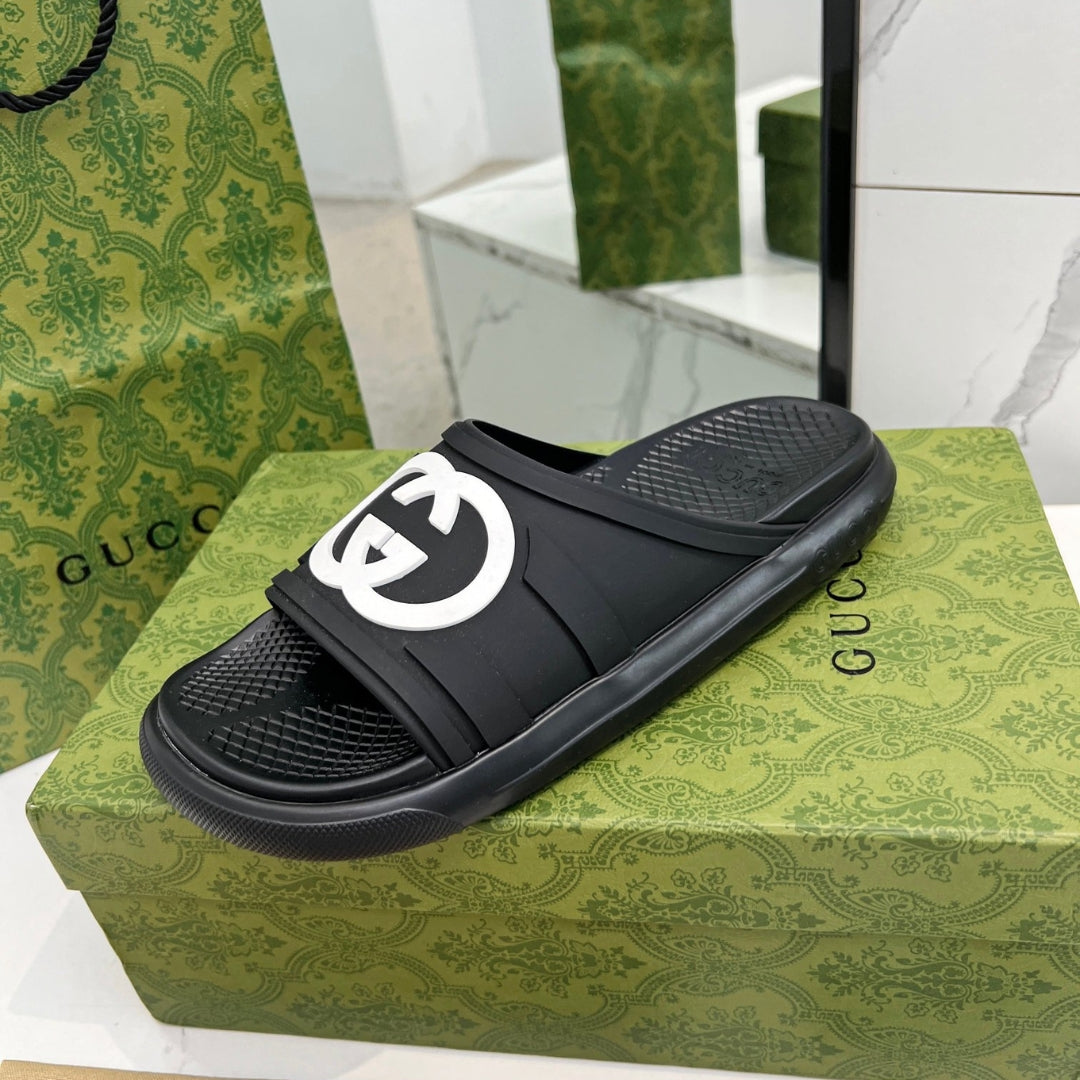 Chinelo Slide GG Interlocking Preto com logo