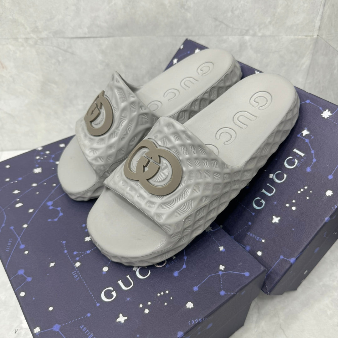 Chinelo GG Slide Interlocking Cinza