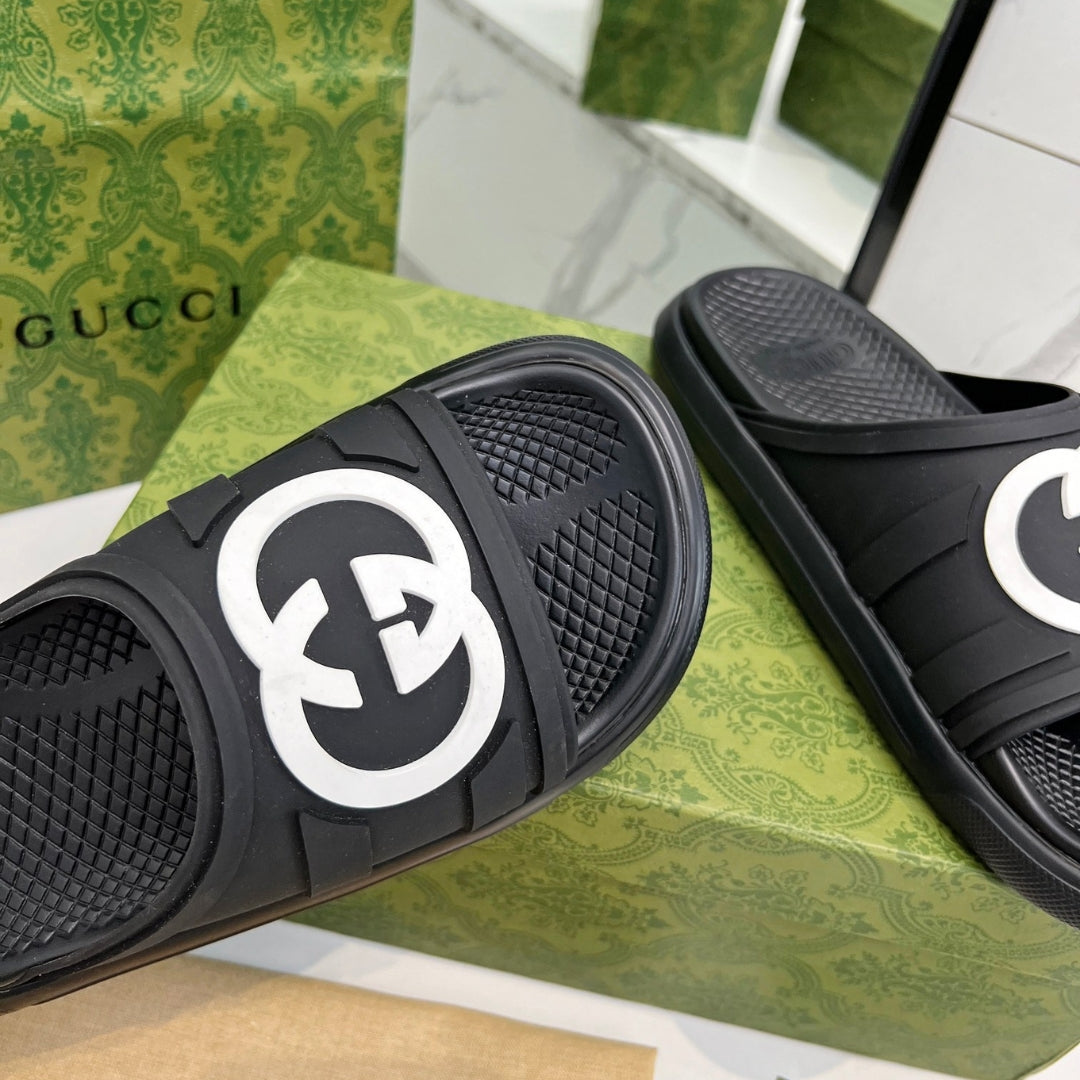 Chinelo Slide GG Interlocking Preto com logo