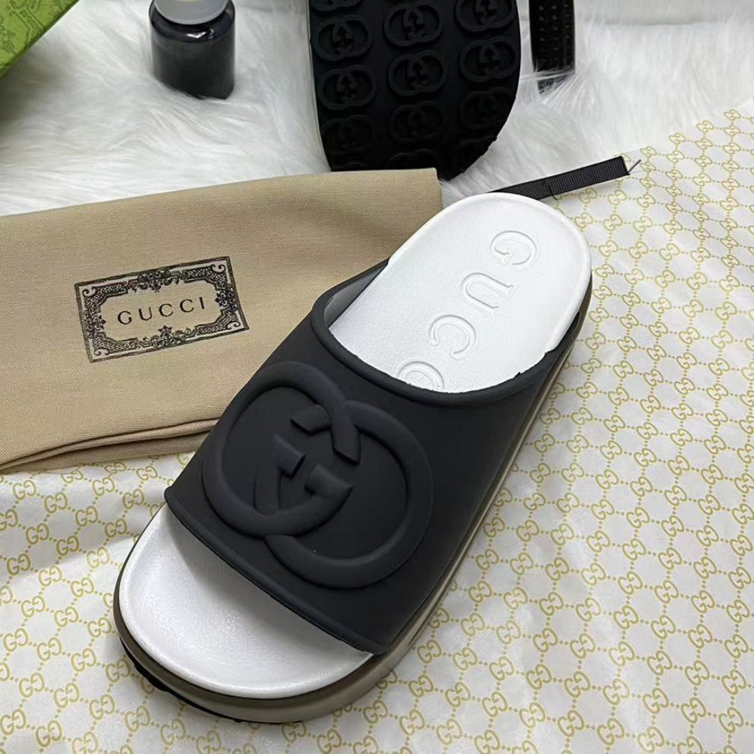 Chinelo Slide GG Interlocking Preto #2 e alto com logo