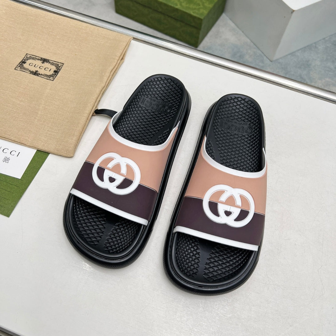 Chinelo Slide GG Interlocking preto com listras Marrom e Bege