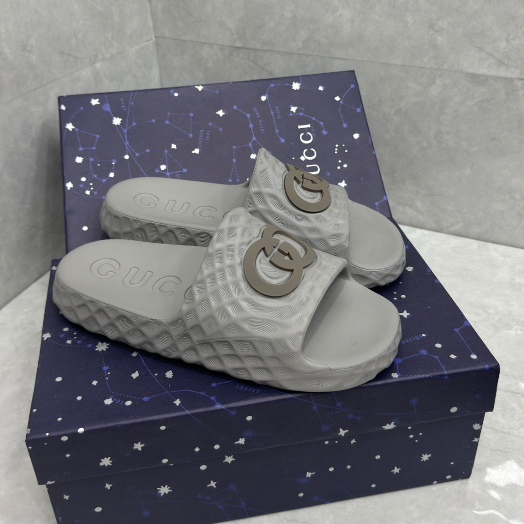 Chinelo GG Slide Interlocking Cinza