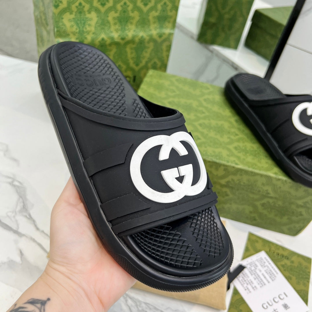 Chinelo Slide GG Interlocking Preto com logo