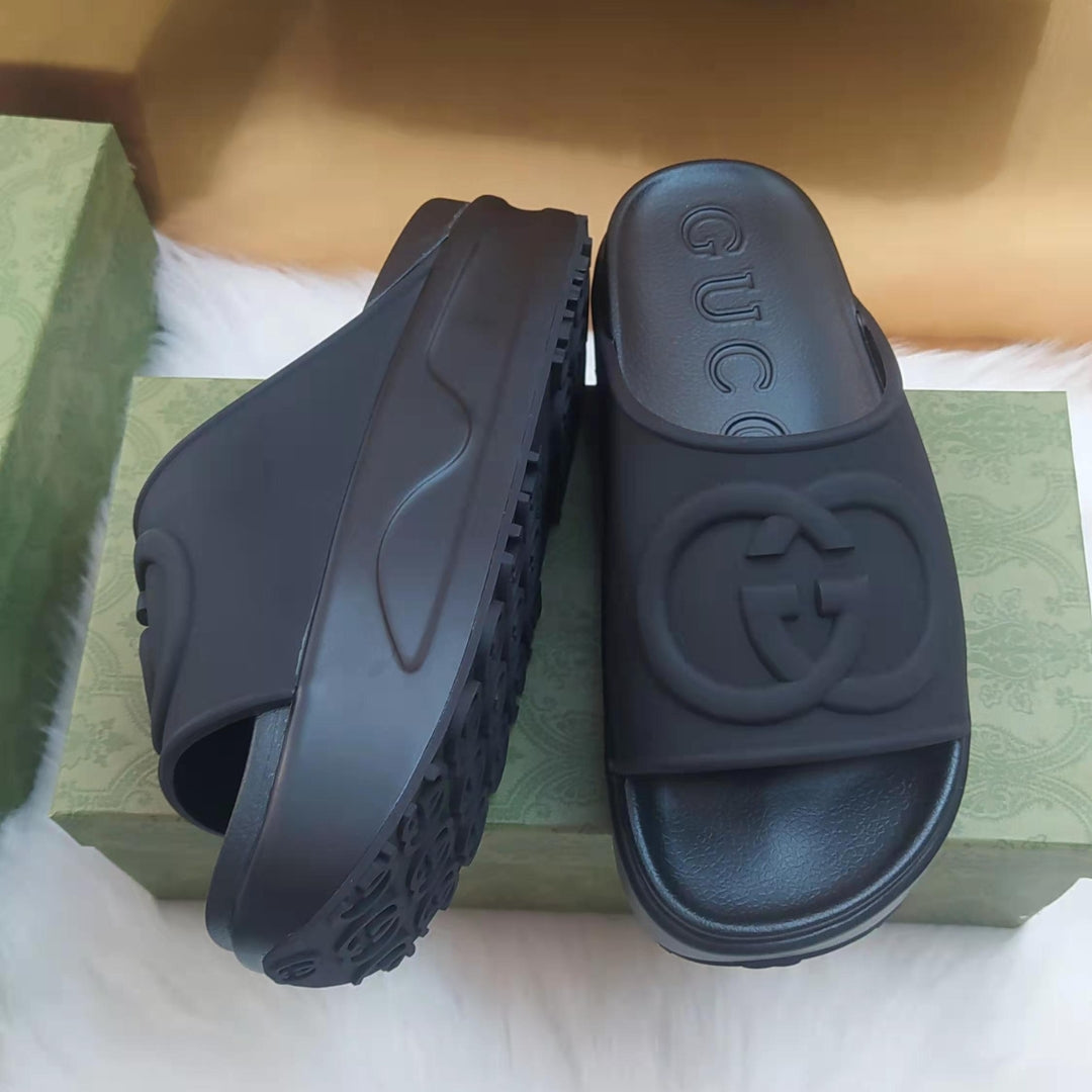 Chinelo Slide GG Interlocking Preto alto com logo