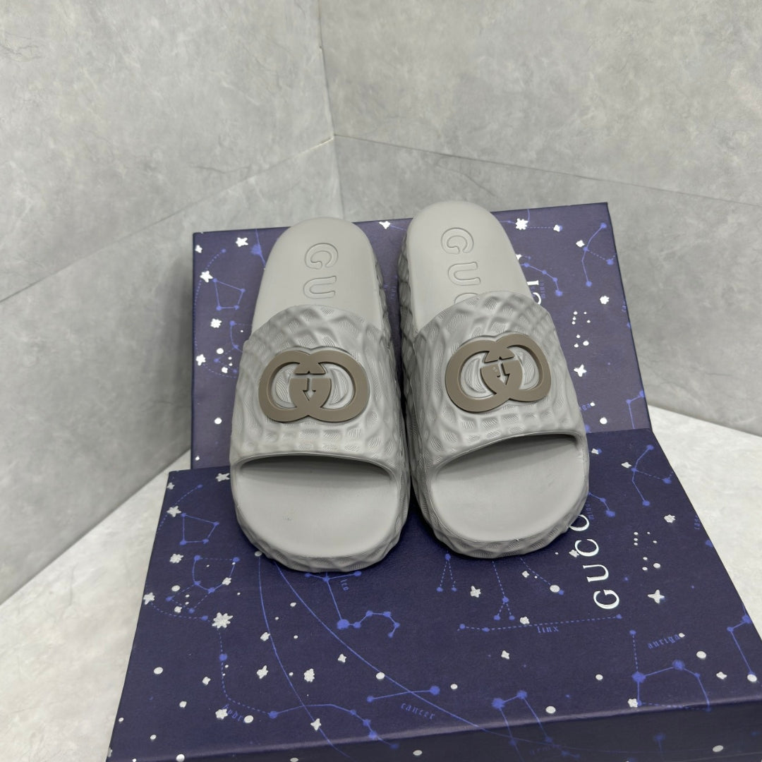 Chinelo GG Slide Interlocking Cinza