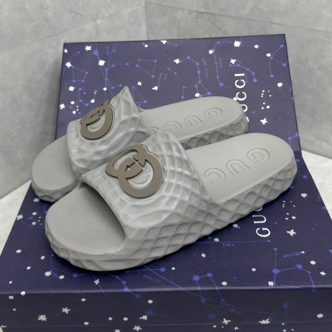 Chinelo GG Slide Interlocking Cinza