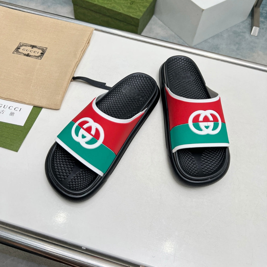 Chinelo Slide GG Interlocking preto com listras web 2