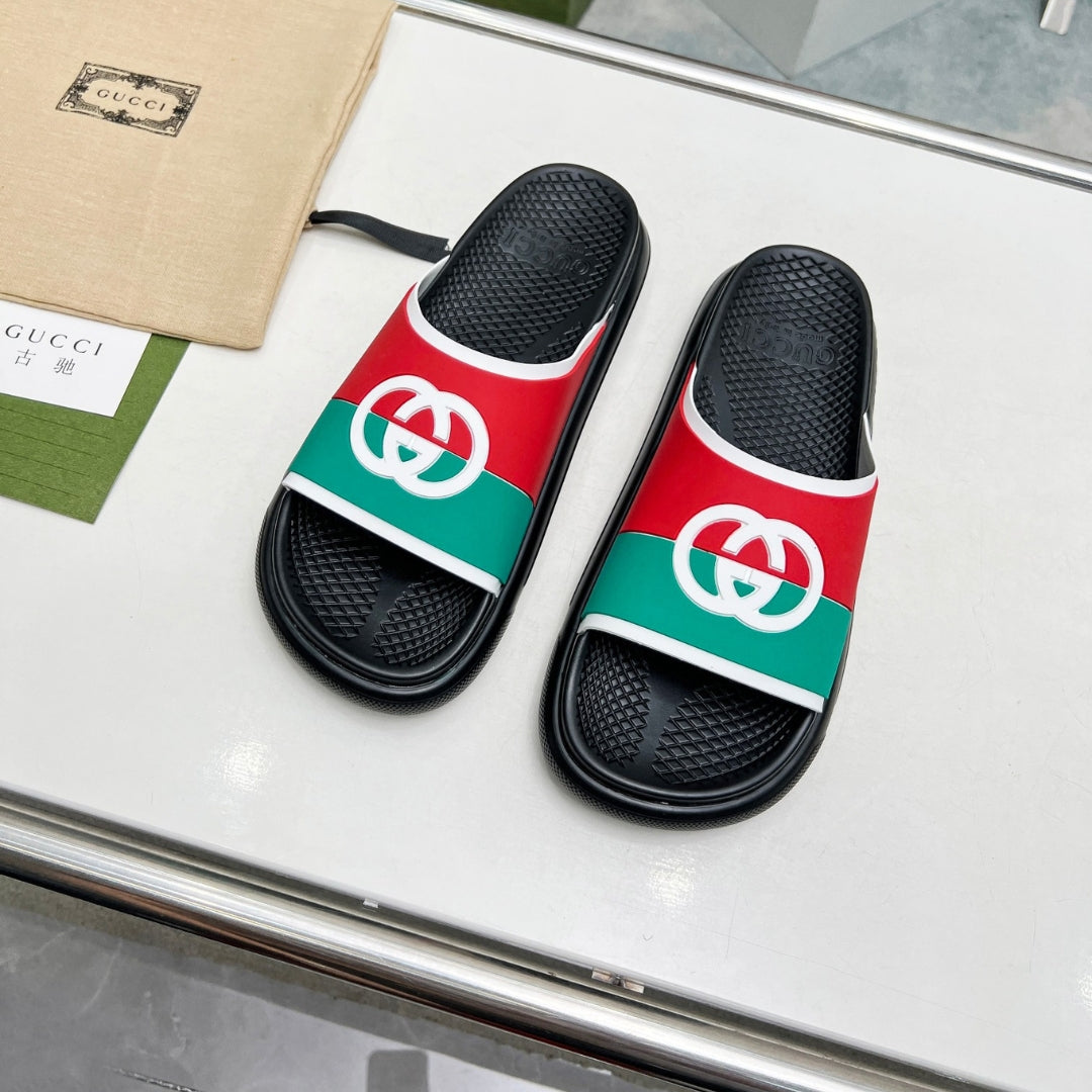 Chinelo Slide GG Interlocking preto com listras web 2