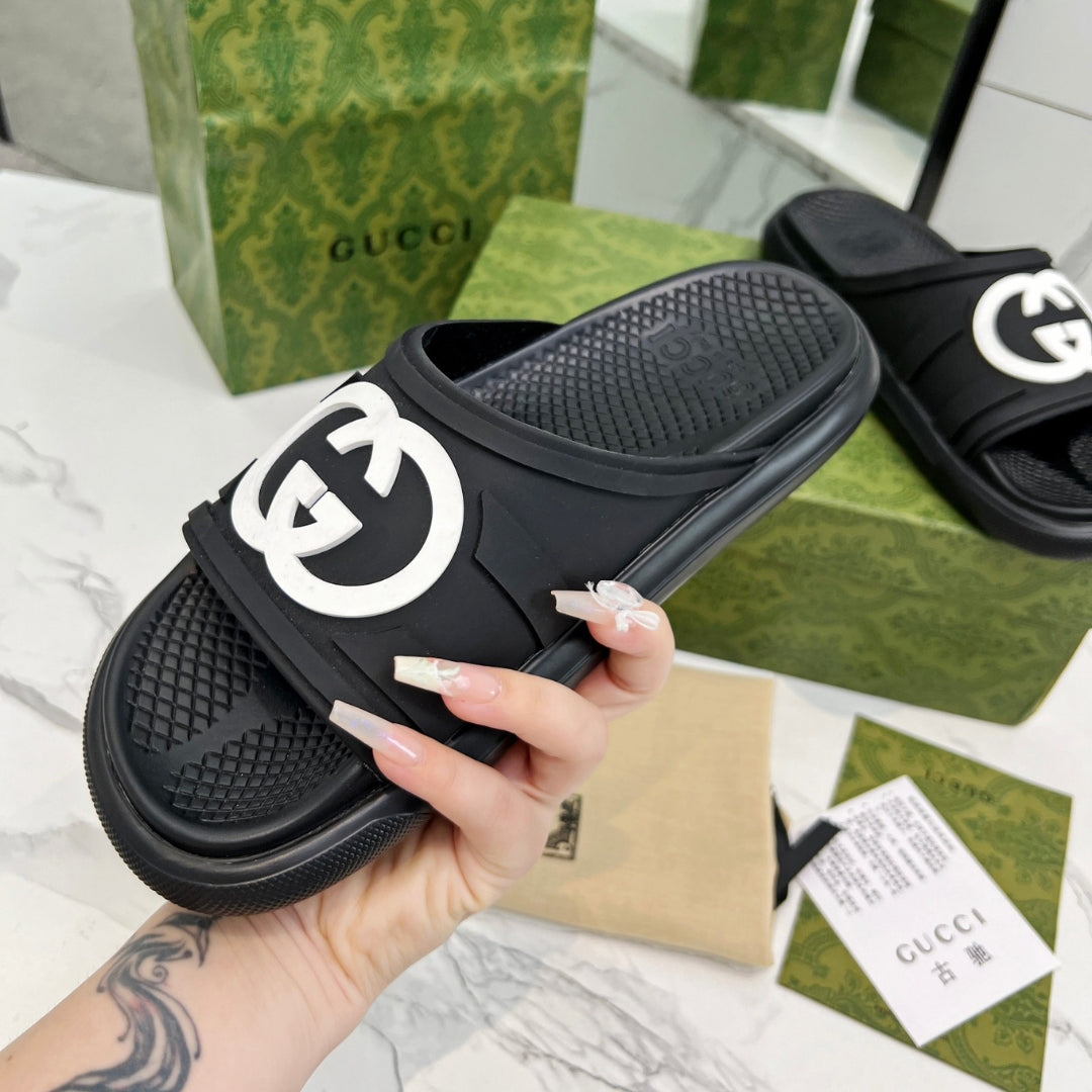 Chinelo Slide GG Interlocking Preto com logo