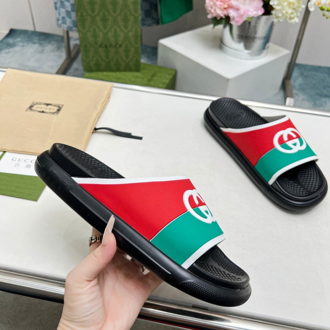 Chinelo Slide GG Interlocking preto com listras web 2