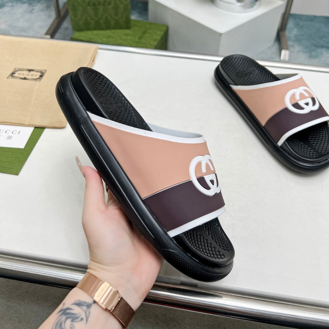 Chinelo Slide GG Interlocking preto com listras Marrom e Bege