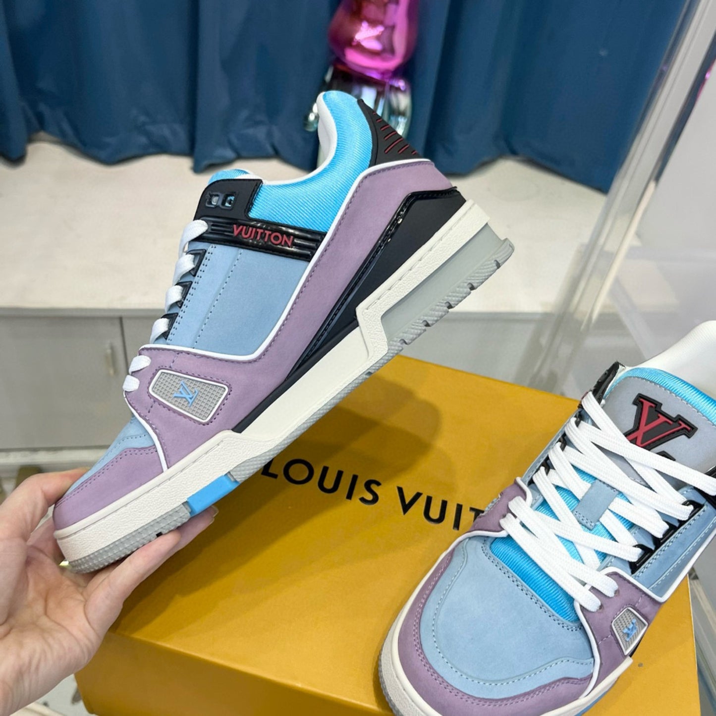 Sneaker Lv Trainer Azul com Lilás