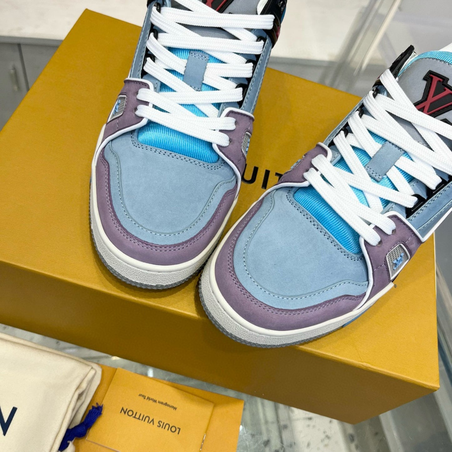 Sneaker Lv Trainer Azul com Lilás