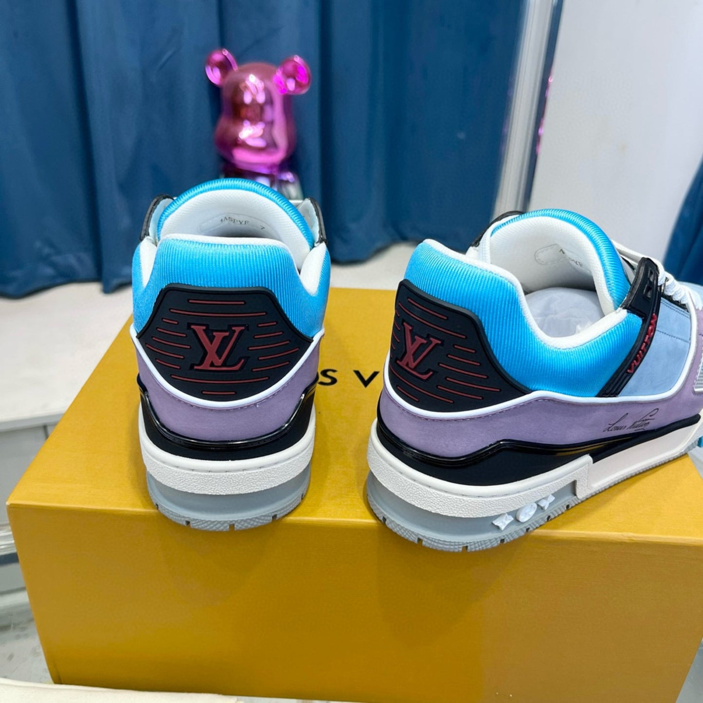 Sneaker Lv Trainer Azul com Lilás