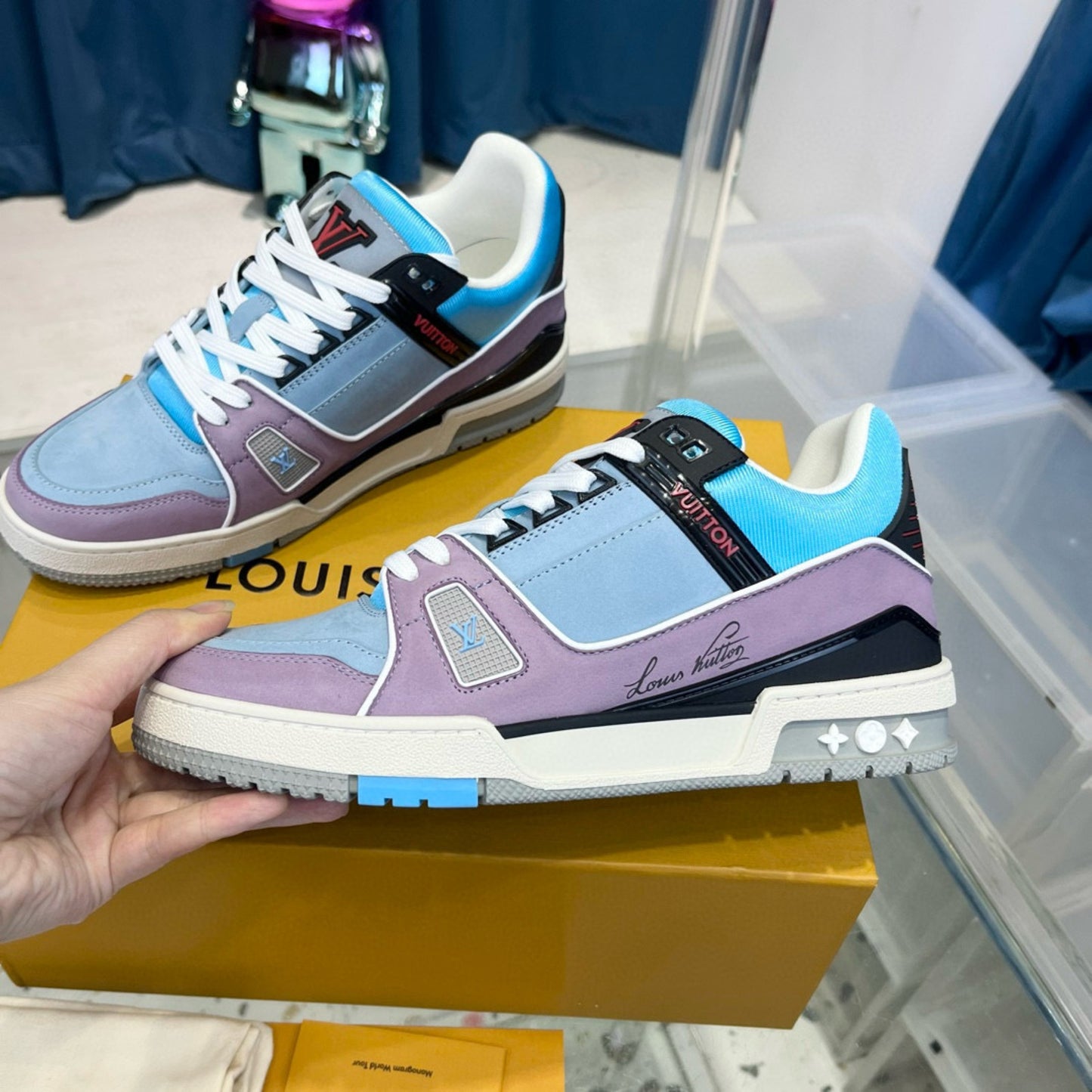 Sneaker Lv Trainer Azul com Lilás