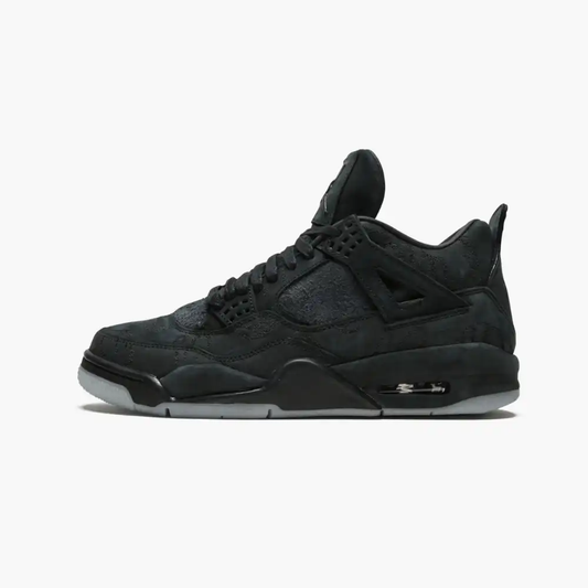 Tênis KAWS x AJ4 Retro Black
